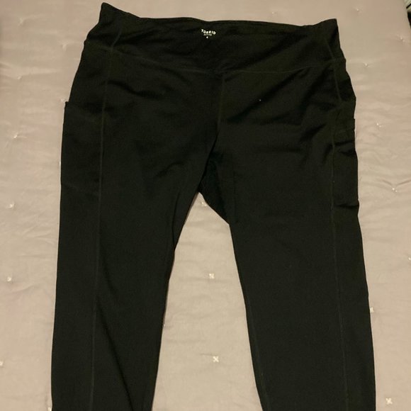 Torrid, Black Active Wear Capri Pants, 4X - Picture 1 of 2